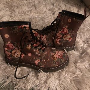 Brown floral docs 🌷